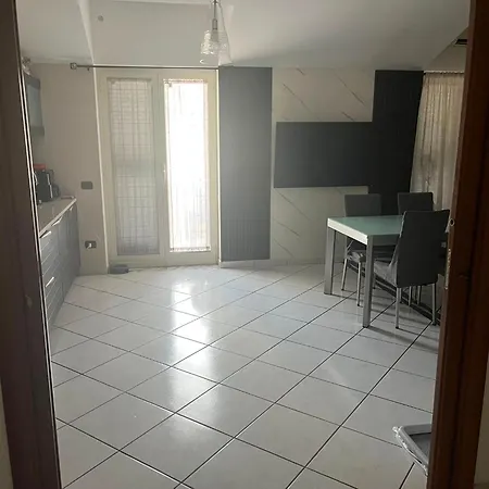 Lejlighed A Casa Di Ylenia Giugliano In Campania